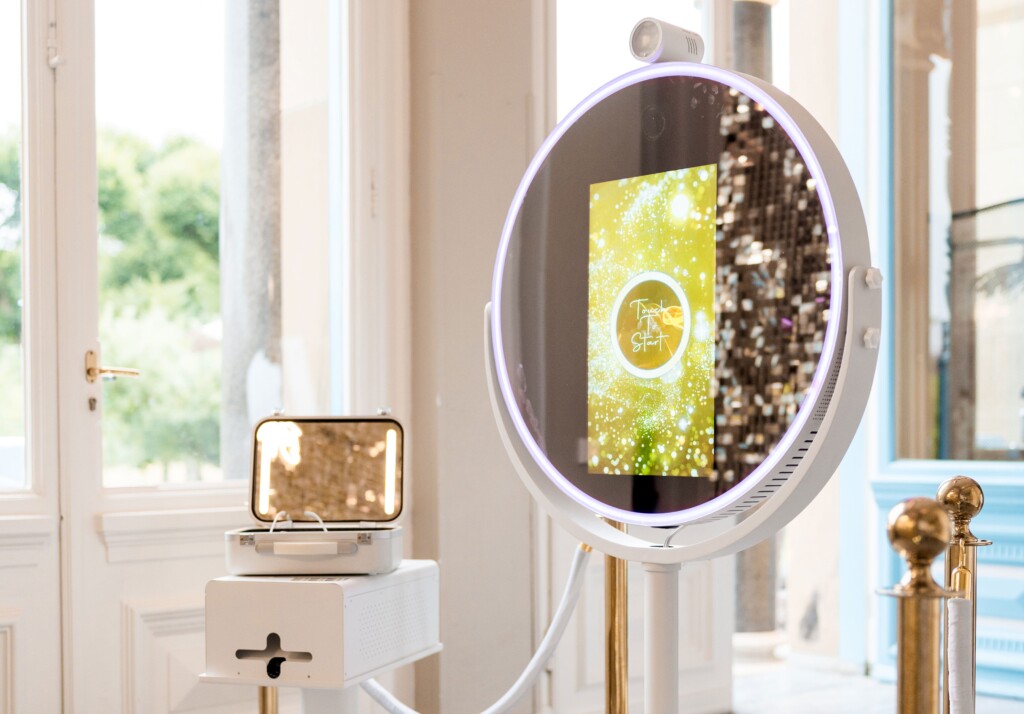 Beauty Mirror XL photobooth ready for use