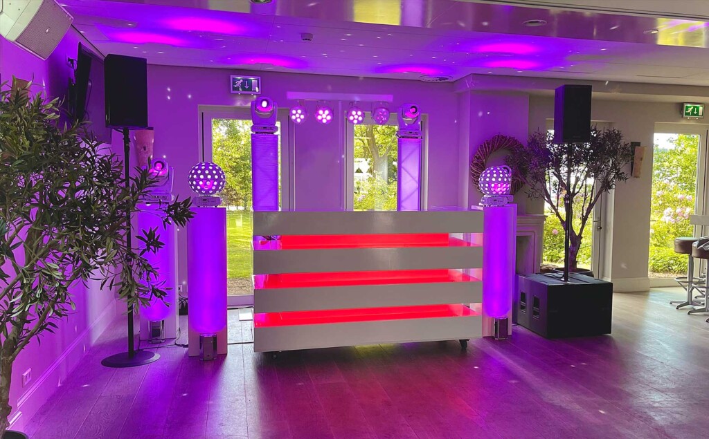 DJ-booth The Square, DJ-show Deluxe