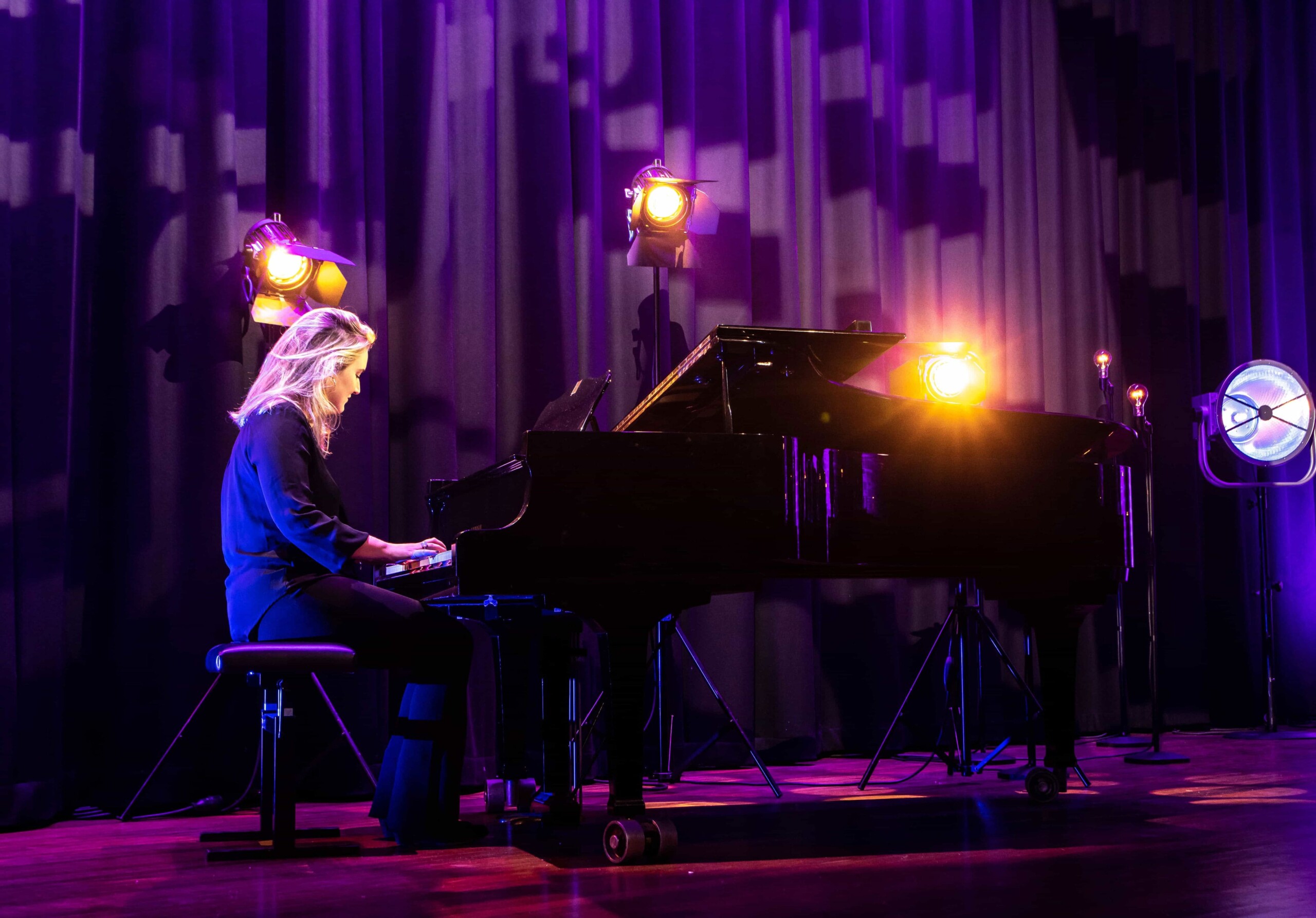 Theater met professionele verlichting